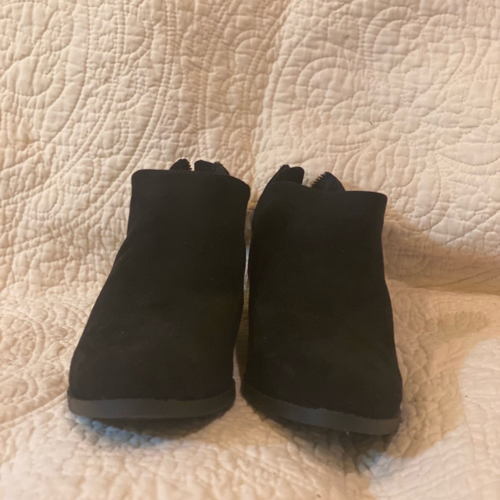 Suede Women’s black boots size 11